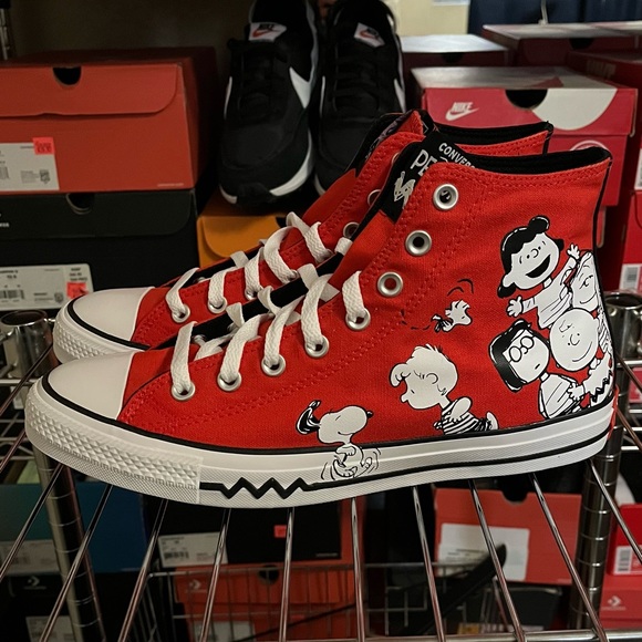 Converse x Peanuts Chuck Taylor All Star Snoopy and Friends High Top - Picture 2 of 5